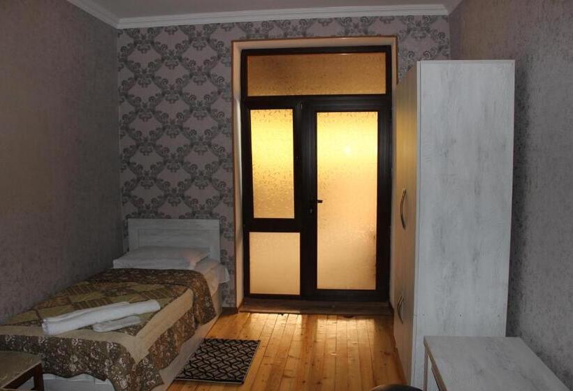 اتاق استاندارد با بالکن, Rabath