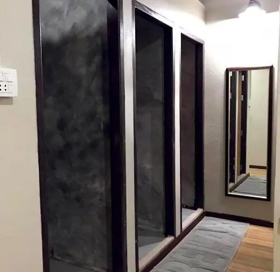 ルームシェアのワンベッド, Chato Hostel