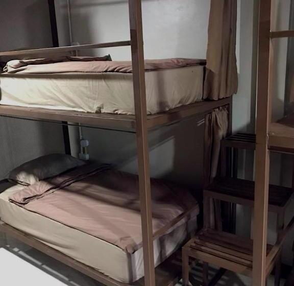 מיטה בחדר משותף, Chato Hostel