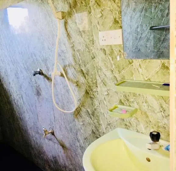اتاق خانوادگی, Hamba Hostel For Safari