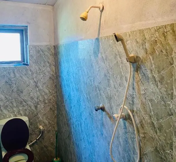 اتاق خانوادگی, Hamba Hostel For Safari