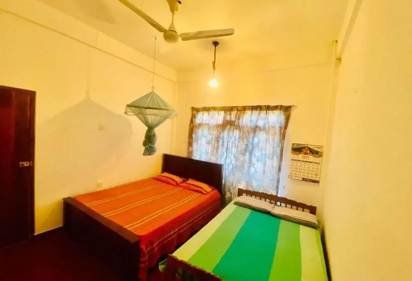 اتاق خانوادگی, Hamba Hostel For Safari