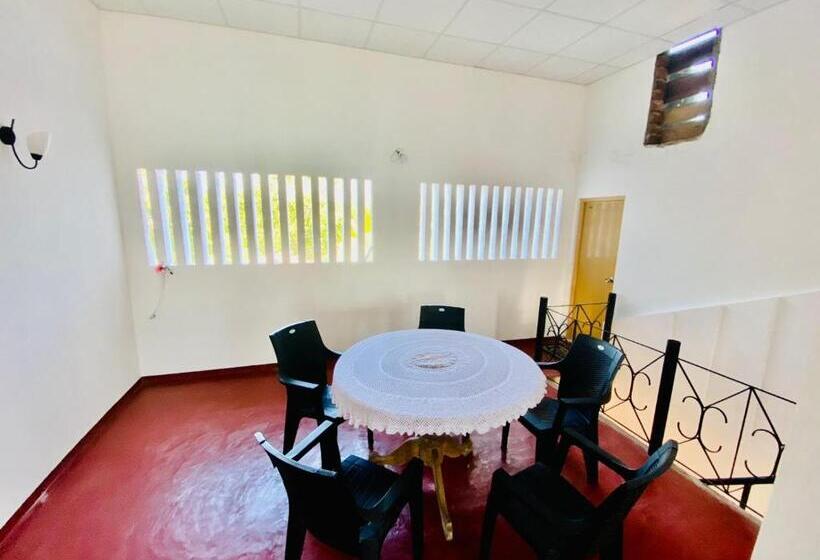 Семейный Номер, Hamba Hostel For Safari