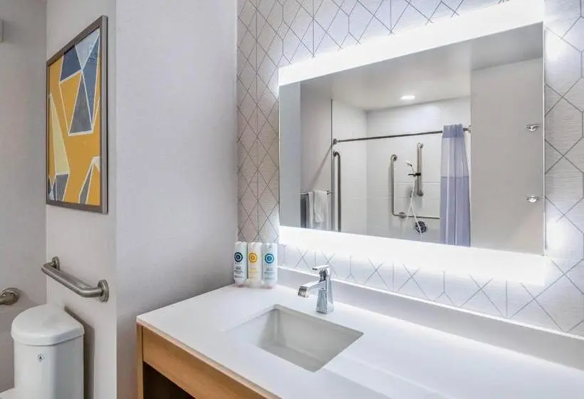 身障者適用キングサイズベッドルーム, Comfort Inn & Suites Bradford