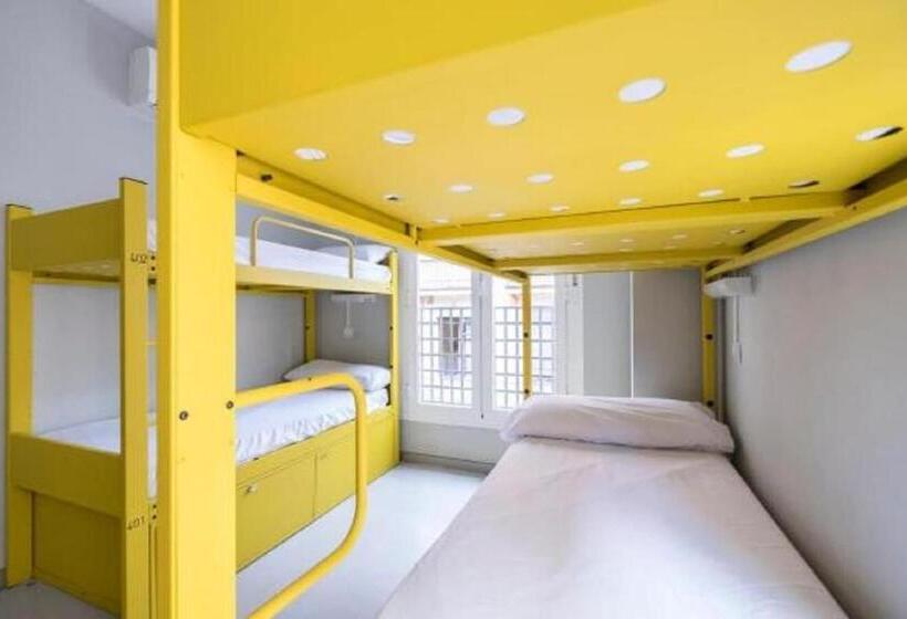 تختخواب در اتاق مشترک, Heylola! Hostel