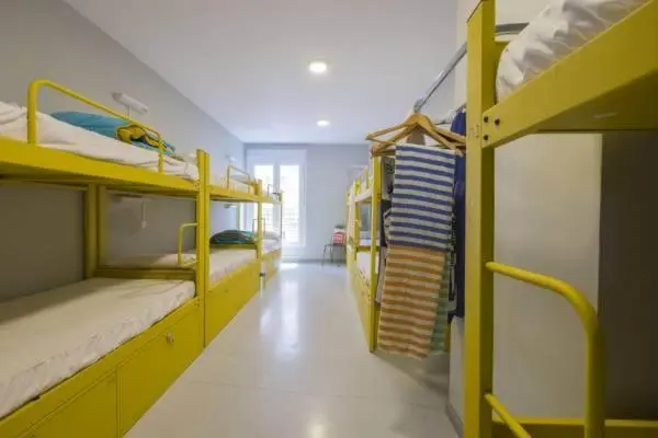 تختخواب در اتاق مشترک, Heylola! Hostel
