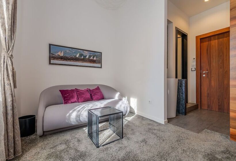 豪华套房, Starlight Luxury Suites