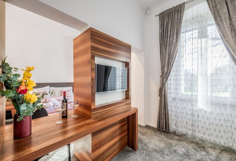 豪华套房, Starlight Luxury Suites