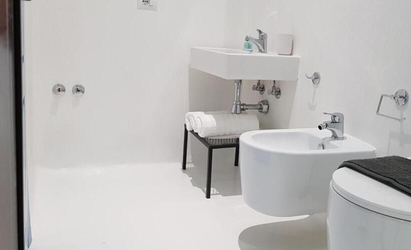 اتاق ساده سه نفره, Cava Boutique
