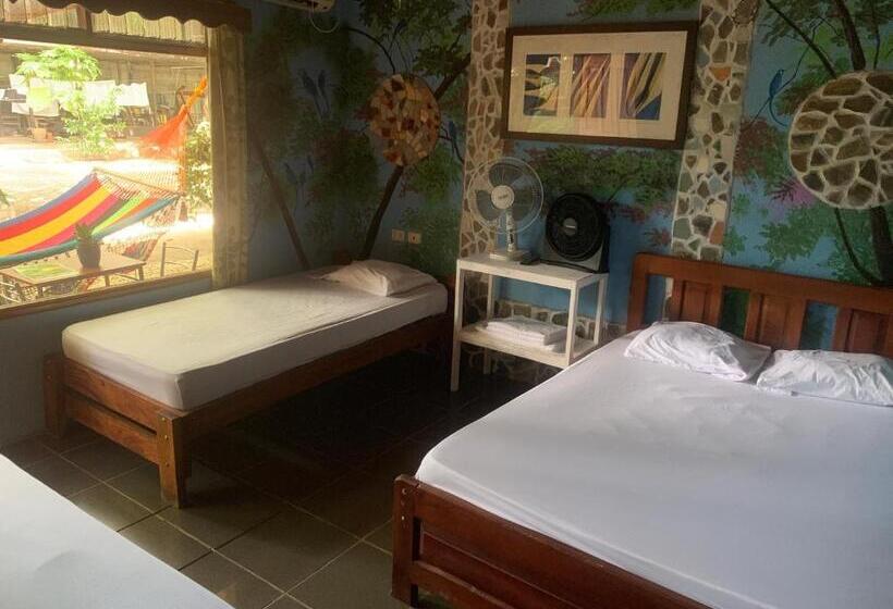 غرفة قياسية ثلاثية, Hostalito El Greco