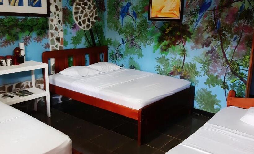 غرفة قياسية ثلاثية, Hostalito El Greco