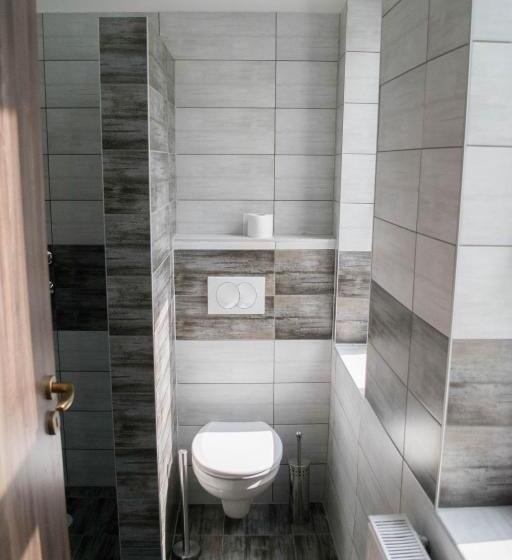 标准单人间, Petra