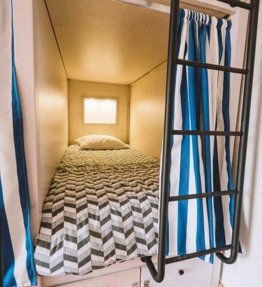 سرير فى غرفة مشتركه, Nice Way Cascais Hostel & Surf Camp