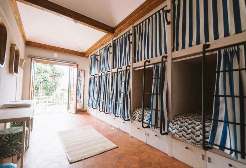 سرير فى غرفة مشتركه, Nice Way Cascais Hostel & Surf Camp