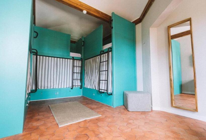 سرير فى غرفة مشتركه, Nice Way Cascais Hostel & Surf Camp