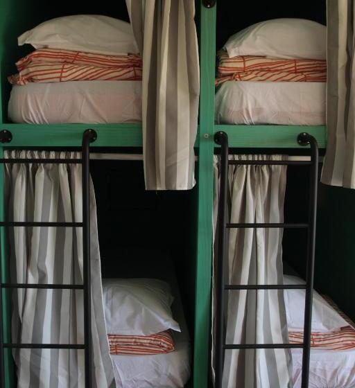 سرير فى غرفة مشتركه, Nice Way Cascais Hostel & Surf Camp