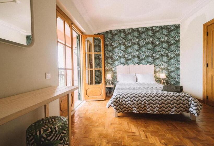 غرفة ديلوكس مطلّة علي البحر مزوَّدة بشُرفة, Nice Way Cascais Hostel & Surf Camp