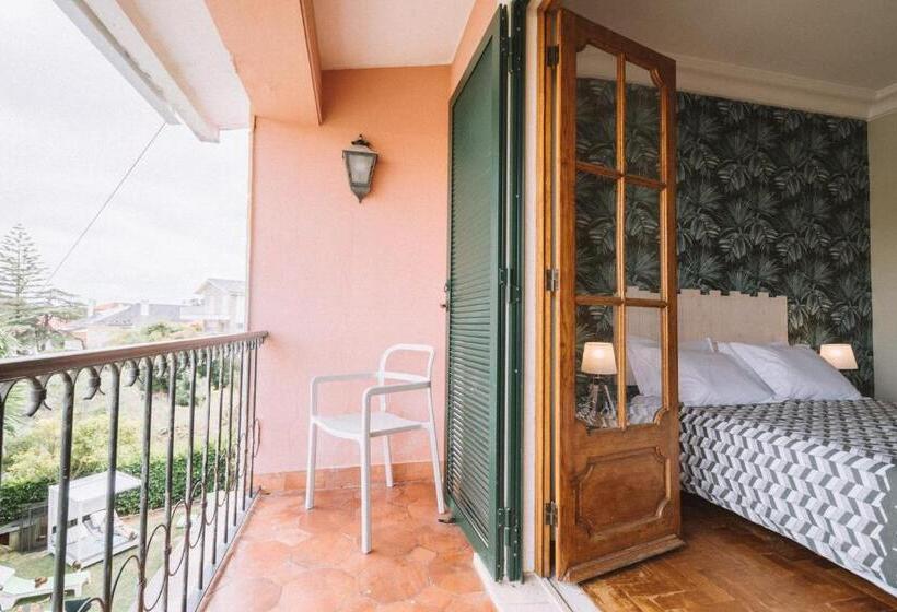 غرفة ديلوكس مطلّة علي البحر مزوَّدة بشُرفة, Nice Way Cascais Hostel & Surf Camp