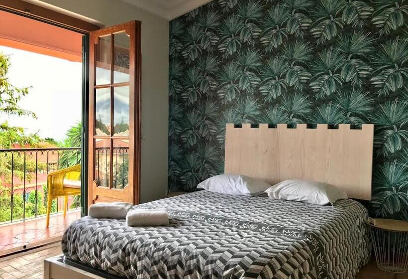 غرفة ديلوكس مطلّة علي البحر مزوَّدة بشُرفة, Nice Way Cascais Hostel & Surf Camp