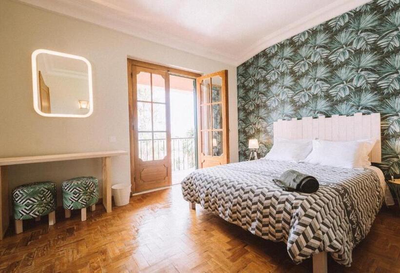 غرفة ديلوكس مطلّة علي البحر مزوَّدة بشُرفة, Nice Way Cascais Hostel & Surf Camp