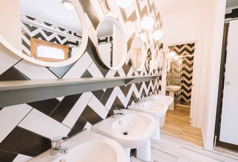 سرير في غرفة سوبيريور مشتركة, Nice Way Cascais Hostel & Surf Camp