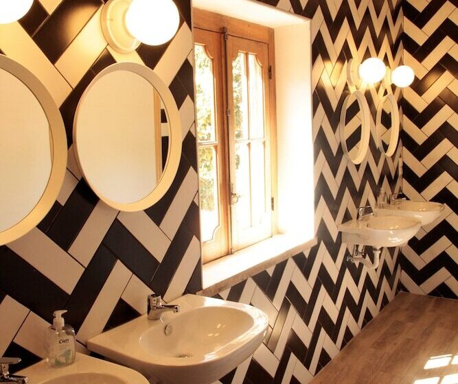 سرير في غرفة سوبيريور مشتركة, Nice Way Cascais Hostel & Surf Camp