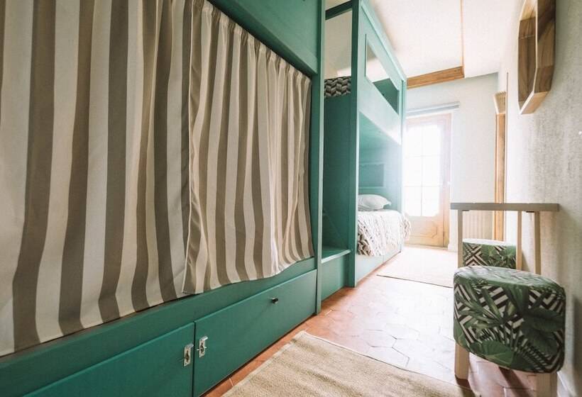 سرير في غرفة سوبيريور مشتركة, Nice Way Cascais Hostel & Surf Camp