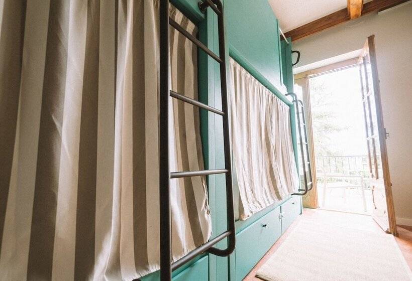 سرير في غرفة سوبيريور مشتركة, Nice Way Cascais Hostel & Surf Camp