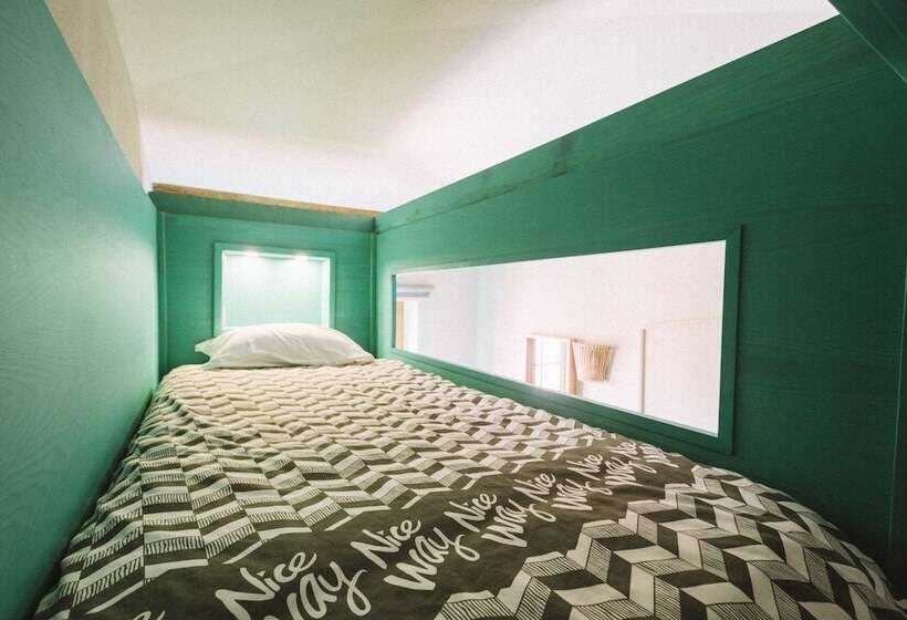 سرير في غرفة سوبيريور مشتركة, Nice Way Cascais Hostel & Surf Camp