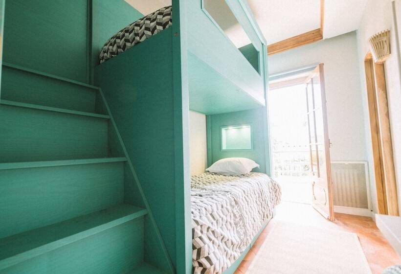 سرير في غرفة سوبيريور مشتركة, Nice Way Cascais Hostel & Surf Camp