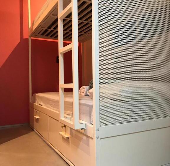 Четырехместный Номер Стандарт, Artsy Vitoria Hostel