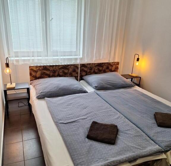 חדר סטנדרט, Ak Martinov