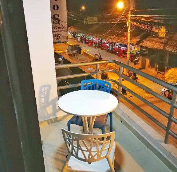 חדר דחוקס עם מיטת קינג, Andy