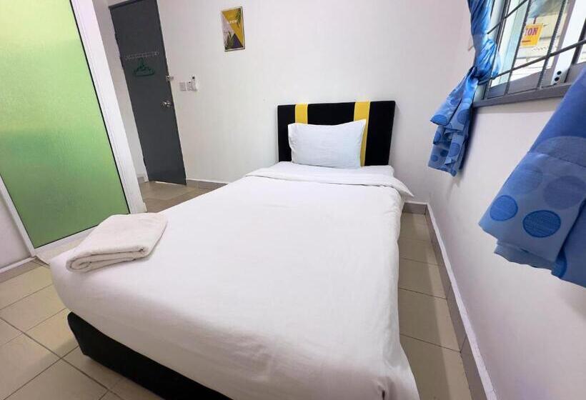 Quarto standart individual, Borneo Inn