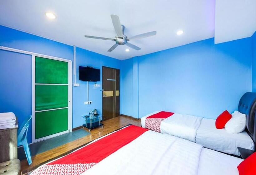 Quarto Triplo Standart, Borneo Inn