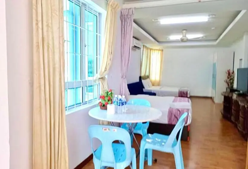 デラックスの4人部屋, Borneo Inn
