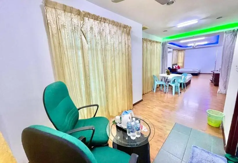 デラックスの4人部屋, Borneo Inn