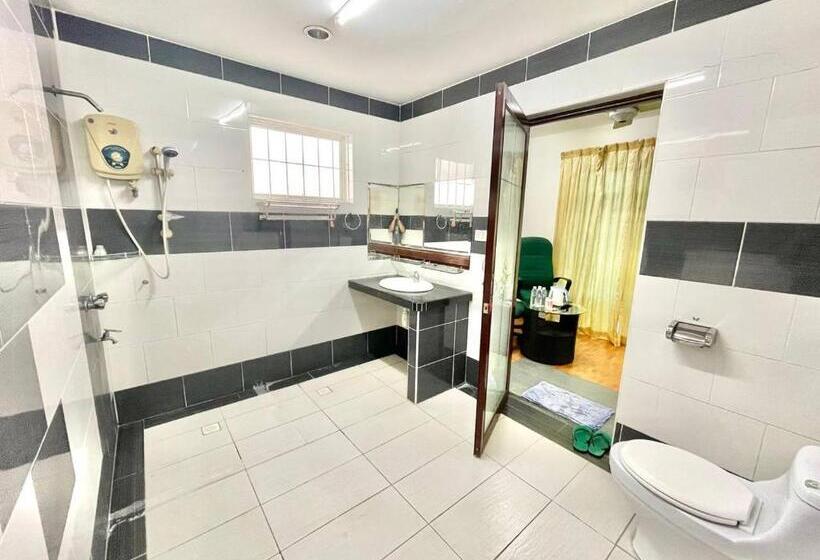 Quarto Quádruplo Deluxe, Borneo Inn