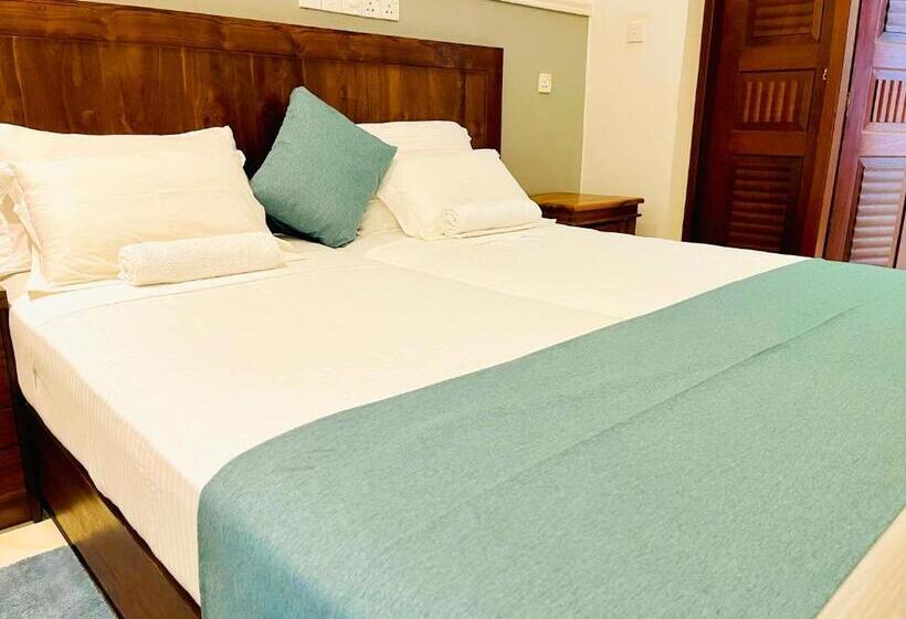 اتاق لوکس, Grand Rockland