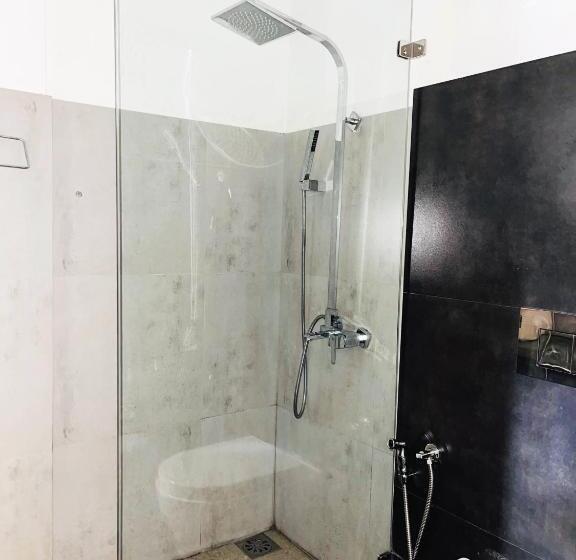 اتاق لوکس, Grand Rockland