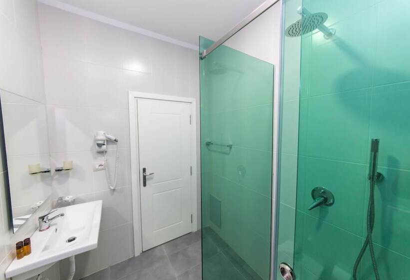 Deluxe Room View Sea with Balcony, Hildon Eco