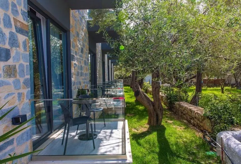 اتاق لوکس با بالکن و چشم‌انداز دریا, Hildon Eco