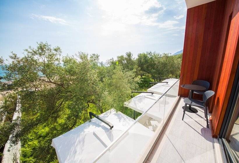 Deluxe Room View Sea with Balcony, Hildon Eco
