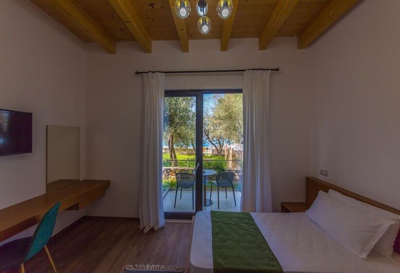 Deluxe Room View Sea with Balcony, Hildon Eco