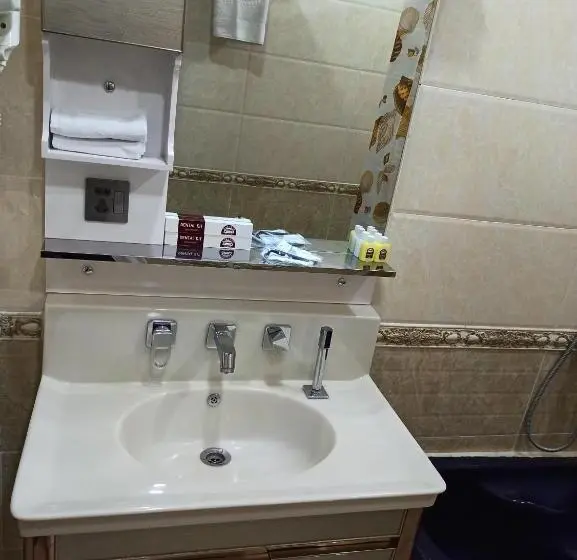 اتاق استاندارد سه نفره, Karavan