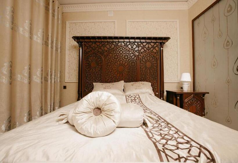 سوییت خانوادگی, Karavan