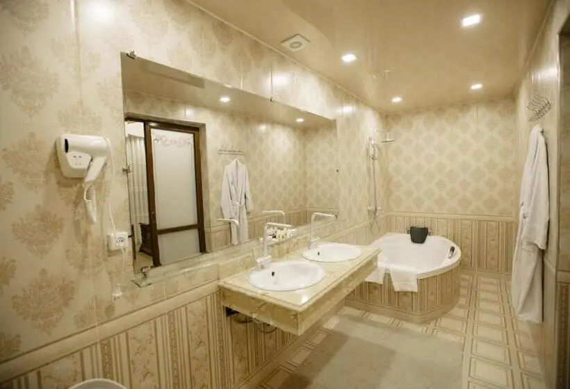 اتاق لوکس, Karavan