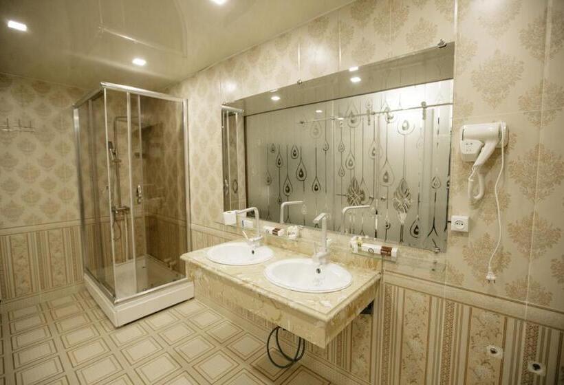 اتاق لوکس, Karavan