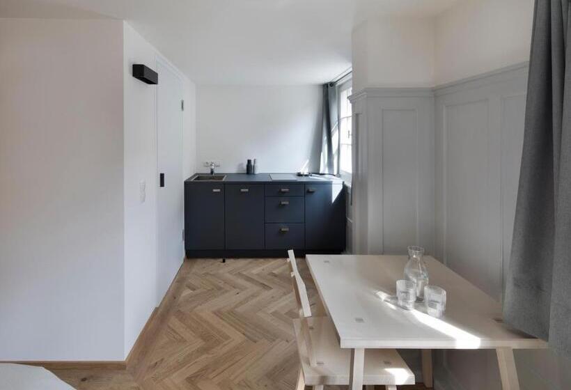 スタンダードルーム, Krone Hard   Self Check In