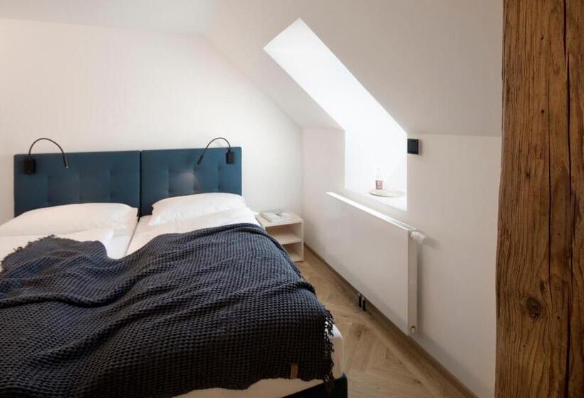 スタンダードスタジオ, Krone Hard   Self Check In